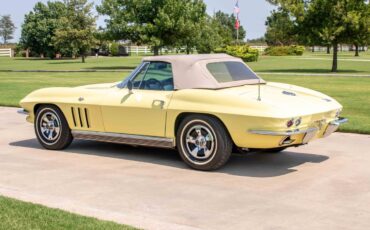 Chevrolet-Corvette-1966-Convertible-1
