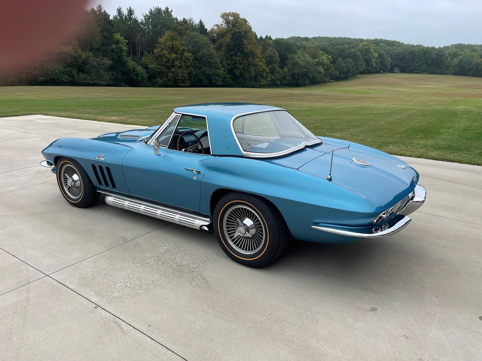 Chevrolet-Corvette-1966-Convertible-1