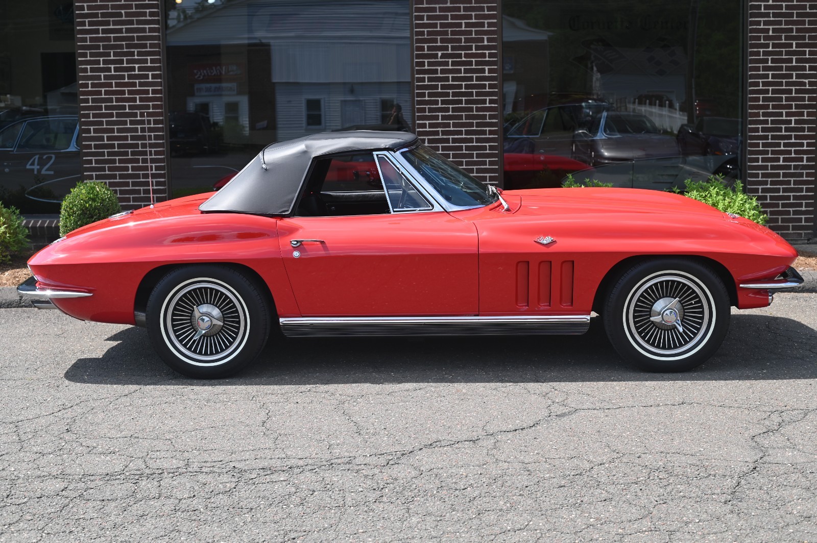 Chevrolet-Corvette-1966-Convertible-1