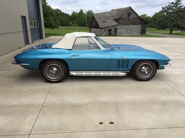 Chevrolet-Corvette-1966-Convertible-10
