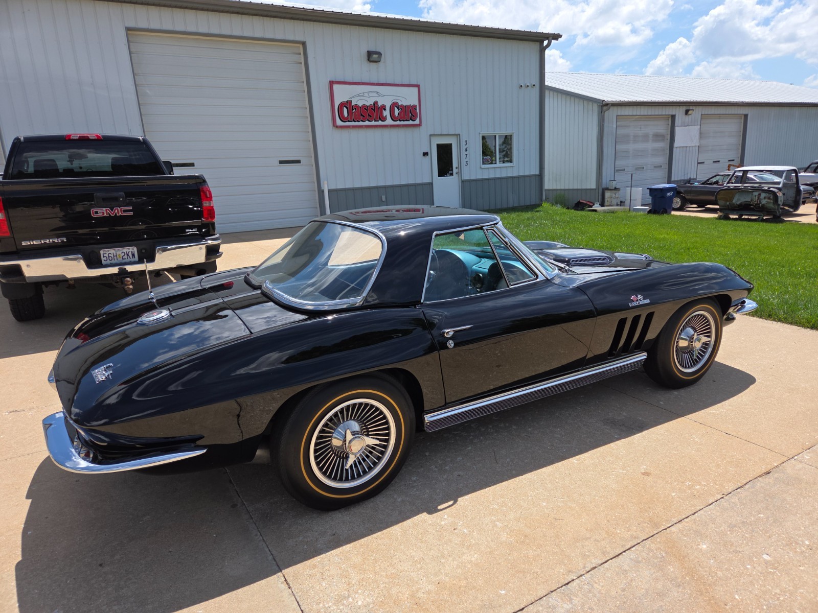 Chevrolet-Corvette-1966-Convertible-10