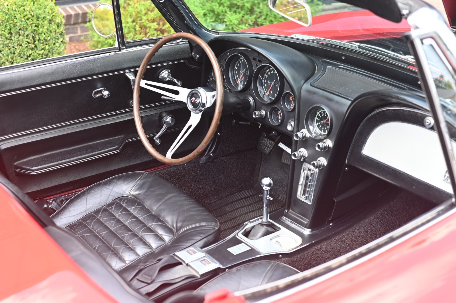 Chevrolet-Corvette-1966-Convertible-10
