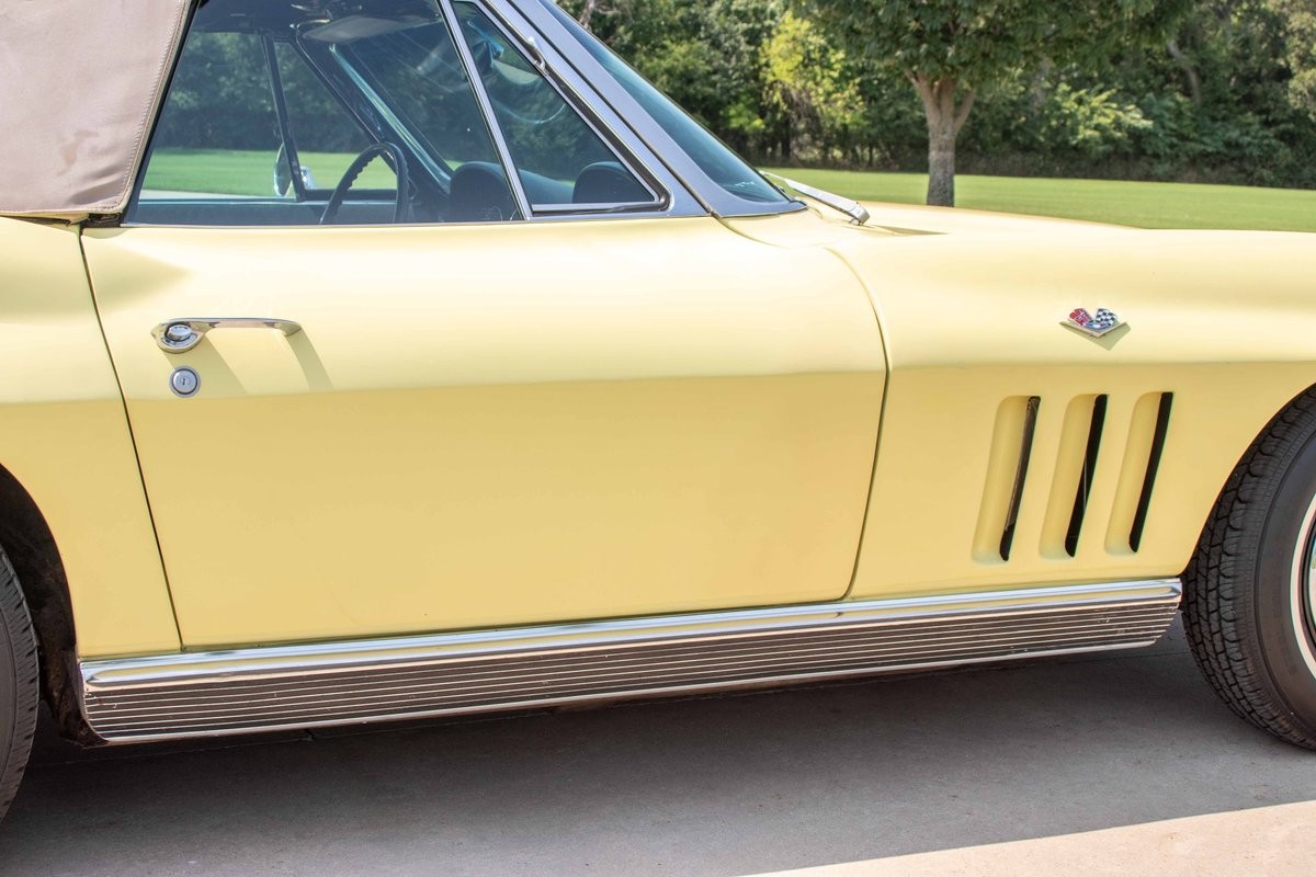 Chevrolet-Corvette-1966-Convertible-11
