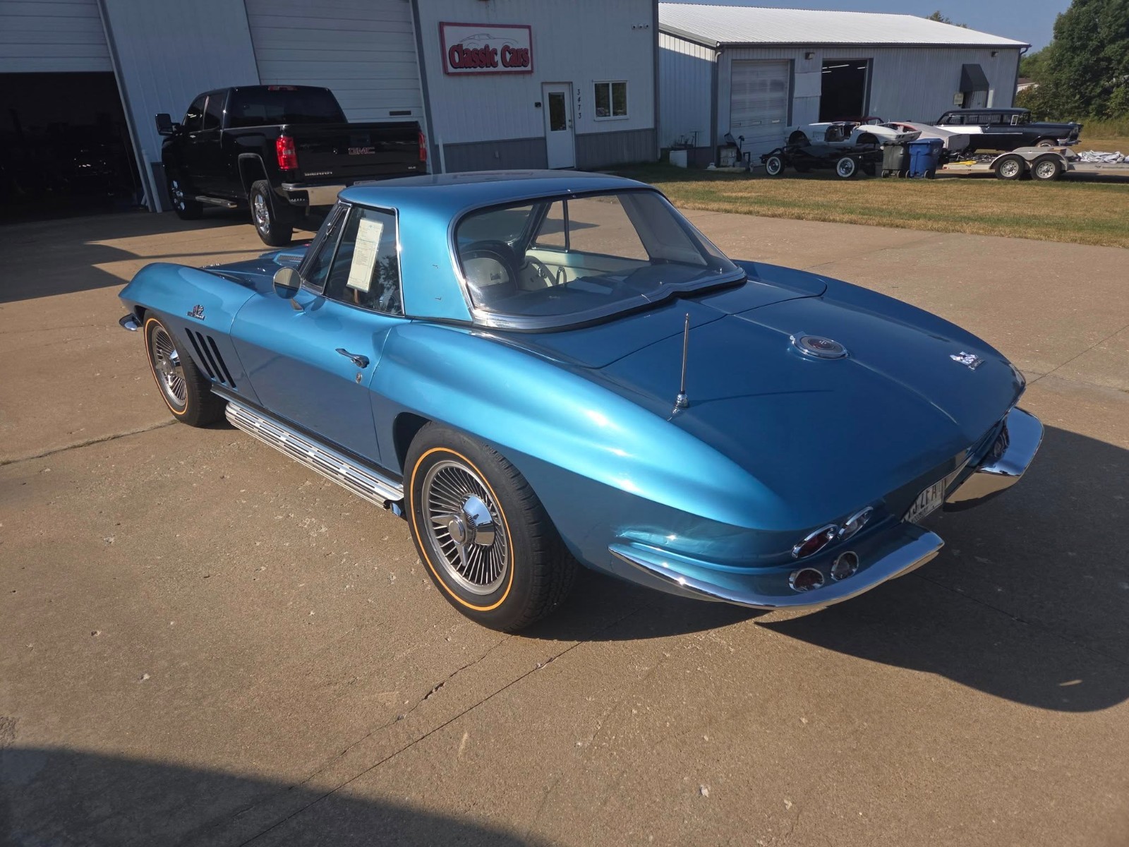 Chevrolet-Corvette-1966-Convertible-12