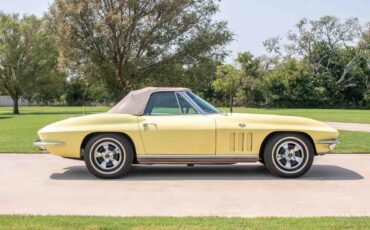 Chevrolet-Corvette-1966-Convertible-13