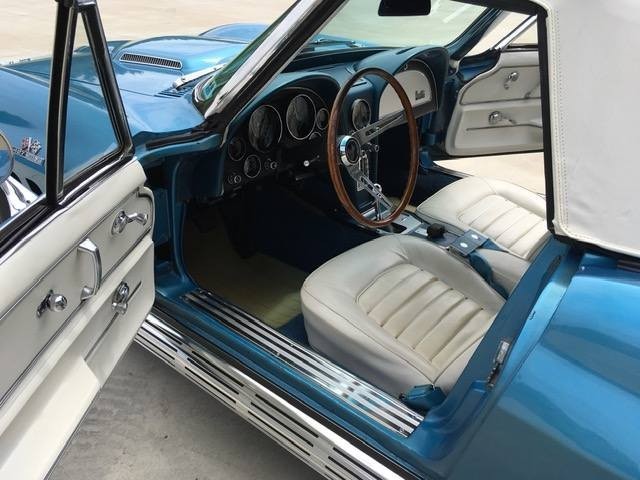 Chevrolet-Corvette-1966-Convertible-14