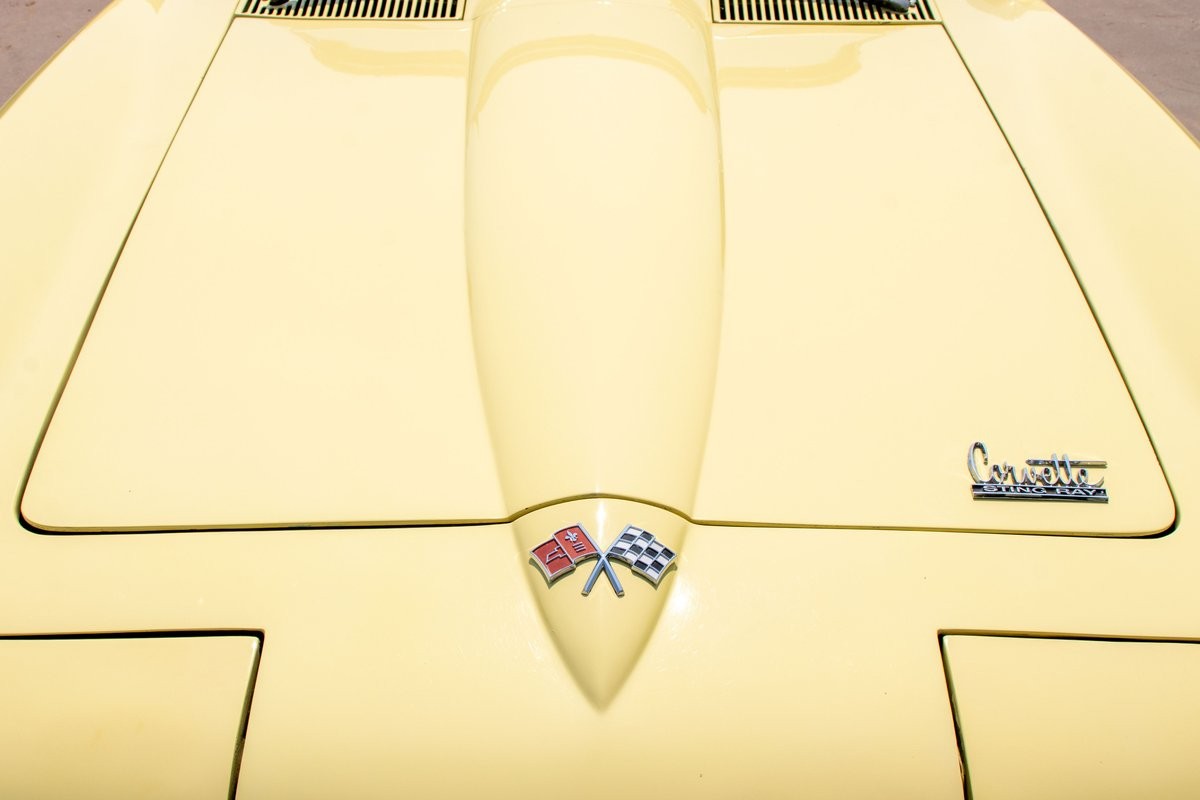 Chevrolet-Corvette-1966-Convertible-16