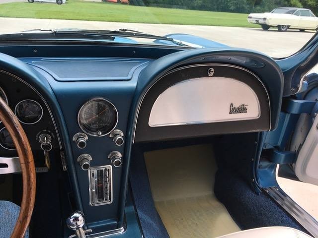 Chevrolet-Corvette-1966-Convertible-16