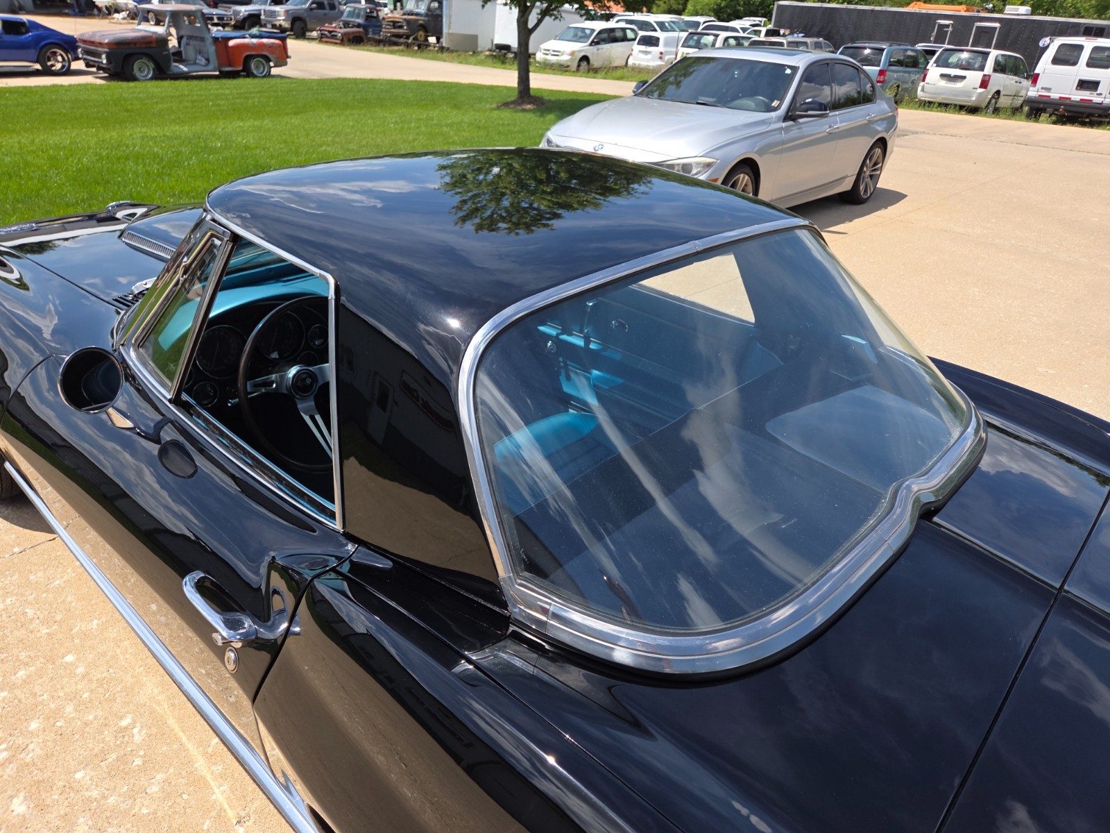 Chevrolet-Corvette-1966-Convertible-16