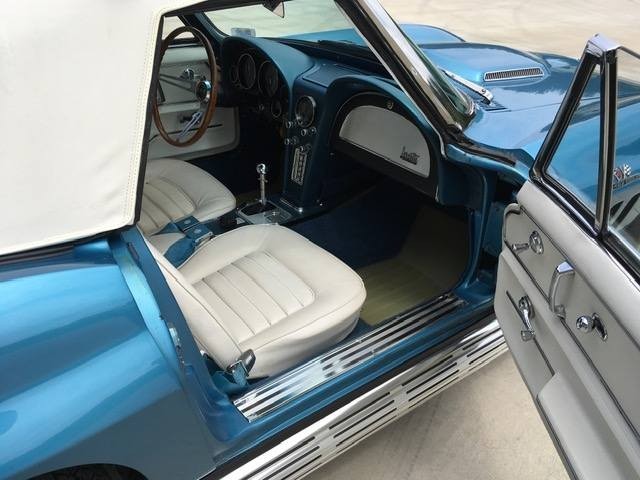 Chevrolet-Corvette-1966-Convertible-17