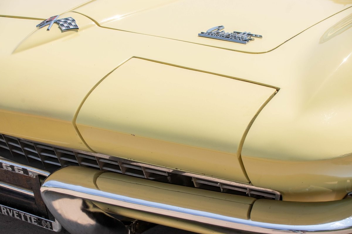 Chevrolet-Corvette-1966-Convertible-18