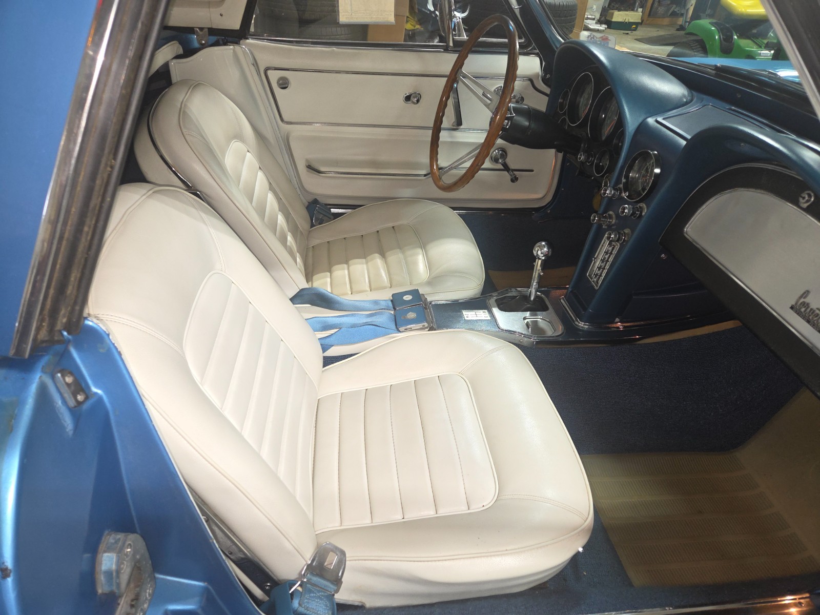 Chevrolet-Corvette-1966-Convertible-18