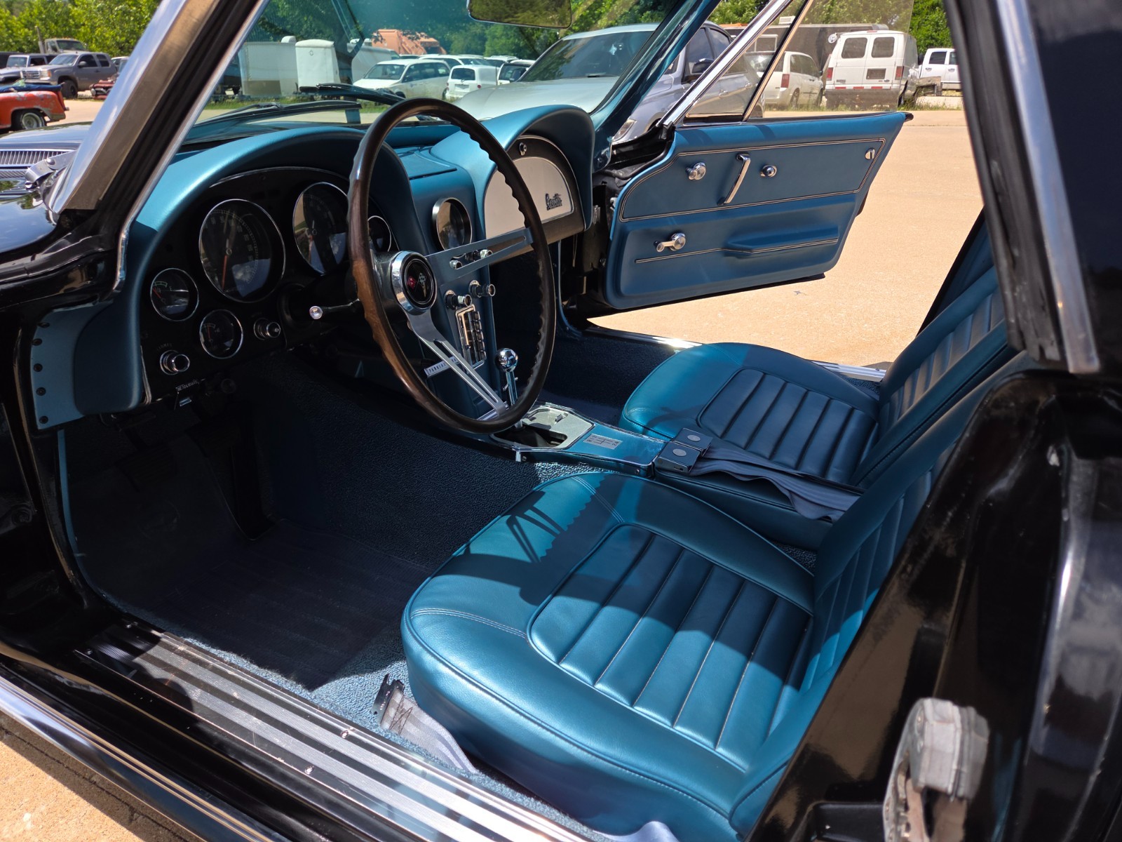 Chevrolet-Corvette-1966-Convertible-18