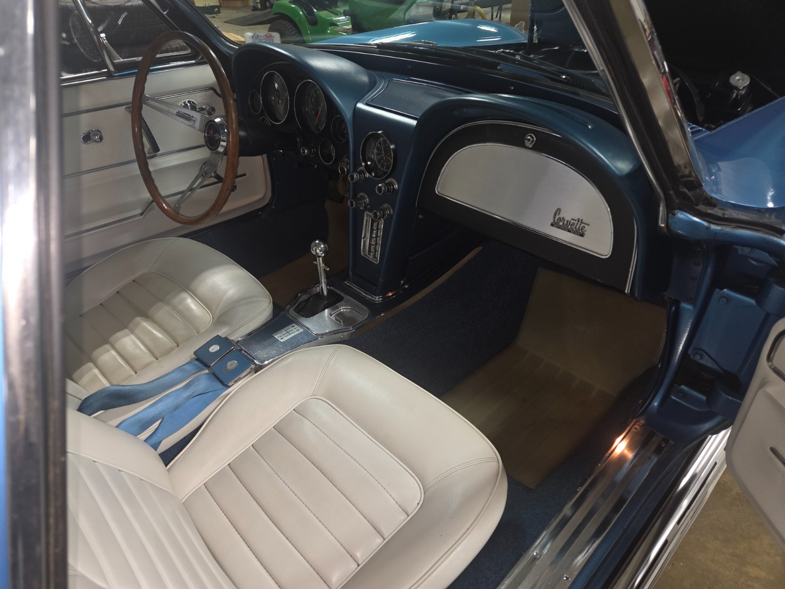 Chevrolet-Corvette-1966-Convertible-19