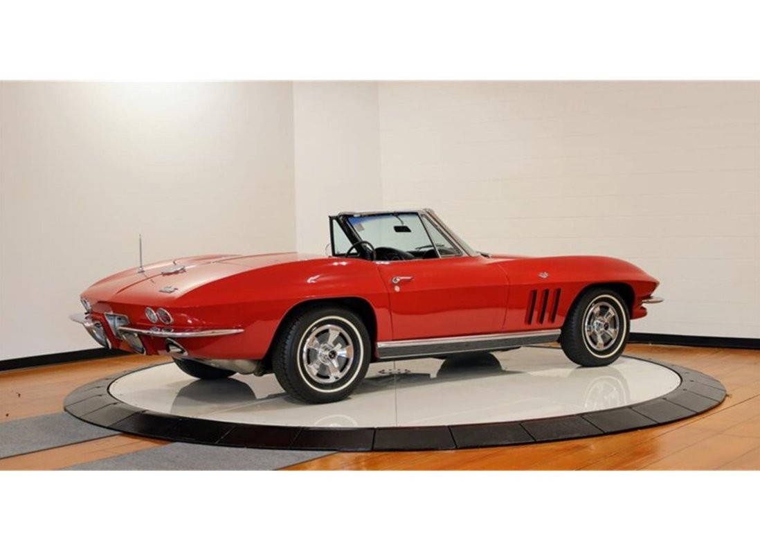 Chevrolet-Corvette-1966-Convertible-2