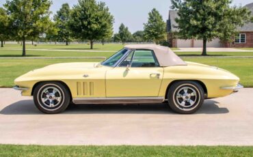 Chevrolet-Corvette-1966-Convertible-2