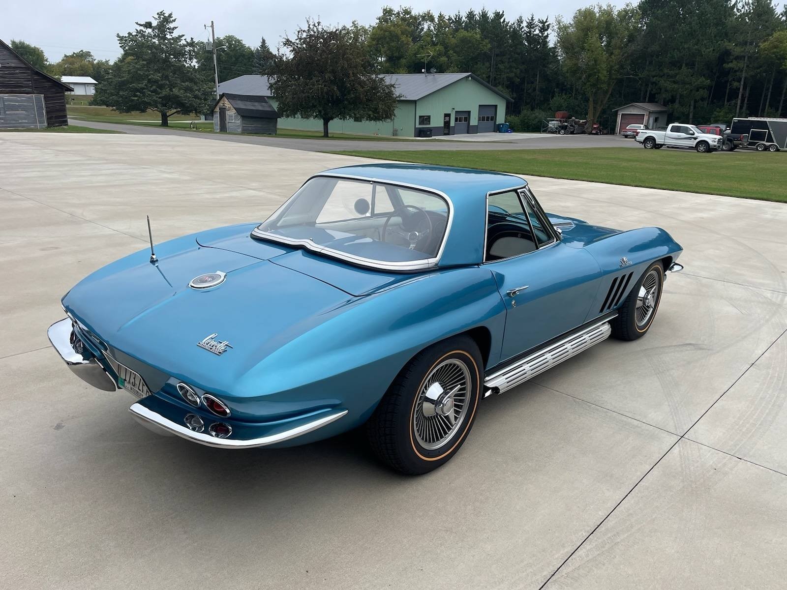 Chevrolet-Corvette-1966-Convertible-2