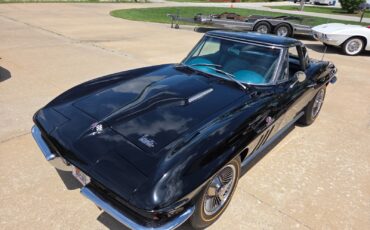 Chevrolet-Corvette-1966-Convertible-2