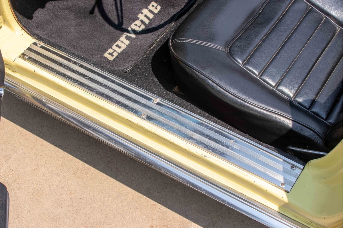 Chevrolet-Corvette-1966-Convertible-20