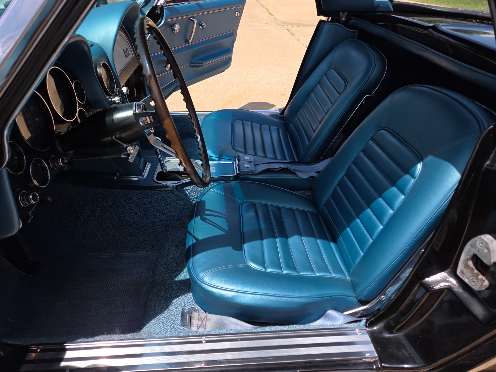 Chevrolet-Corvette-1966-Convertible-20