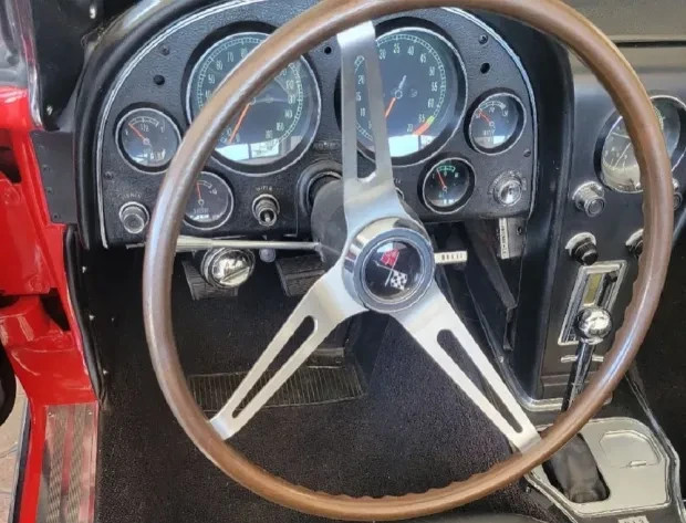 Chevrolet-Corvette-1966-Convertible-21