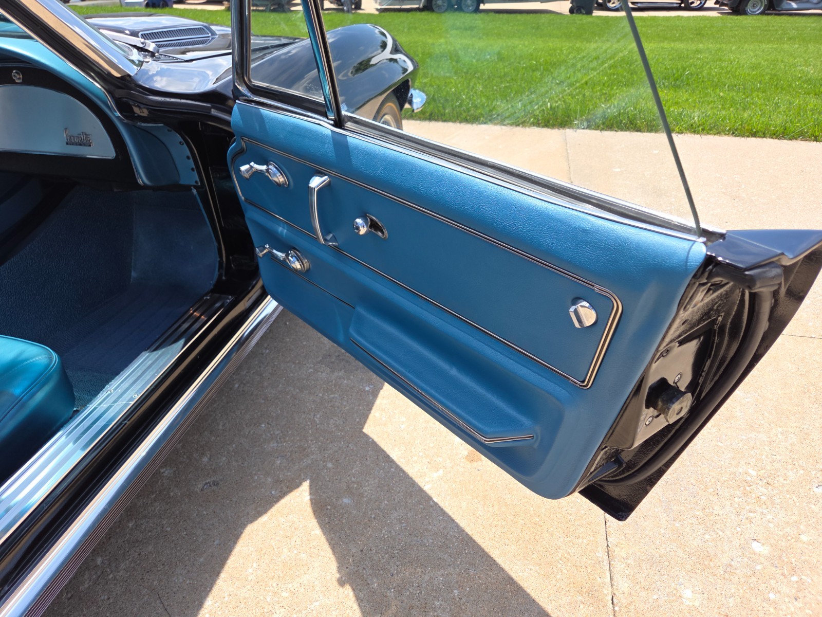 Chevrolet-Corvette-1966-Convertible-21
