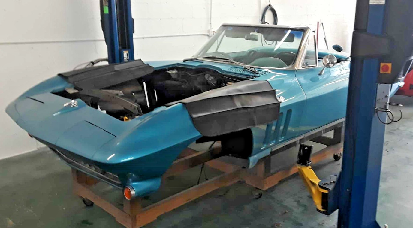 Chevrolet-Corvette-1966-Convertible-22