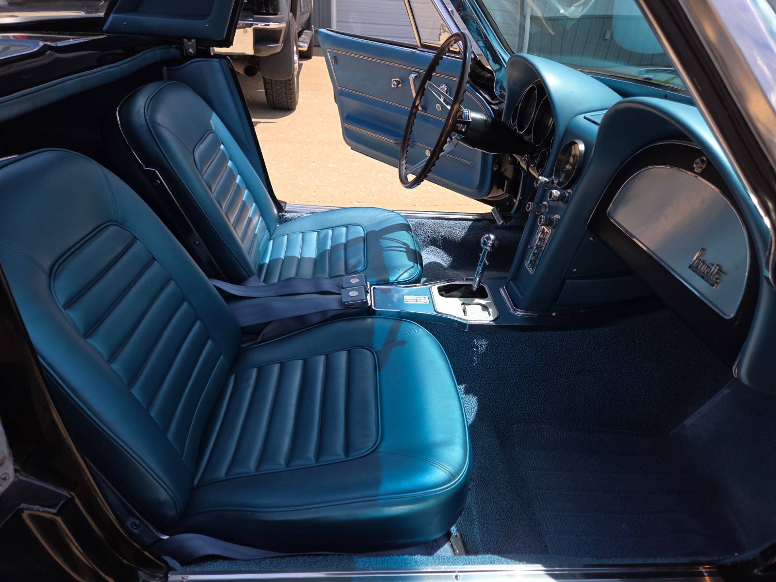 Chevrolet-Corvette-1966-Convertible-23