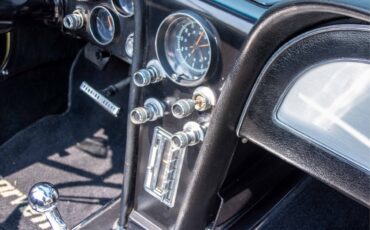 Chevrolet-Corvette-1966-Convertible-28