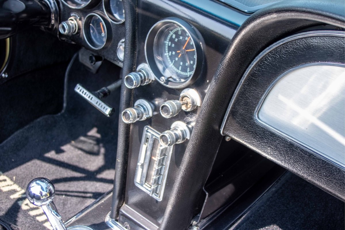 Chevrolet-Corvette-1966-Convertible-28