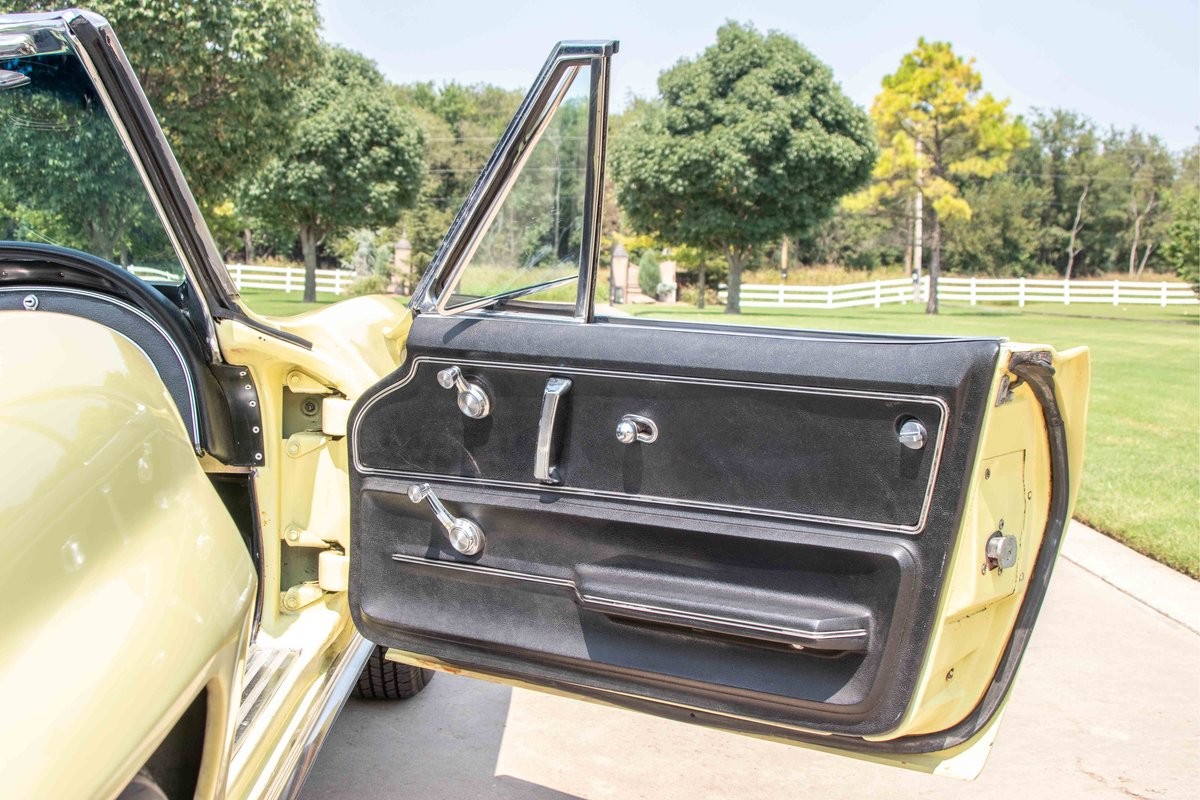 Chevrolet-Corvette-1966-Convertible-29