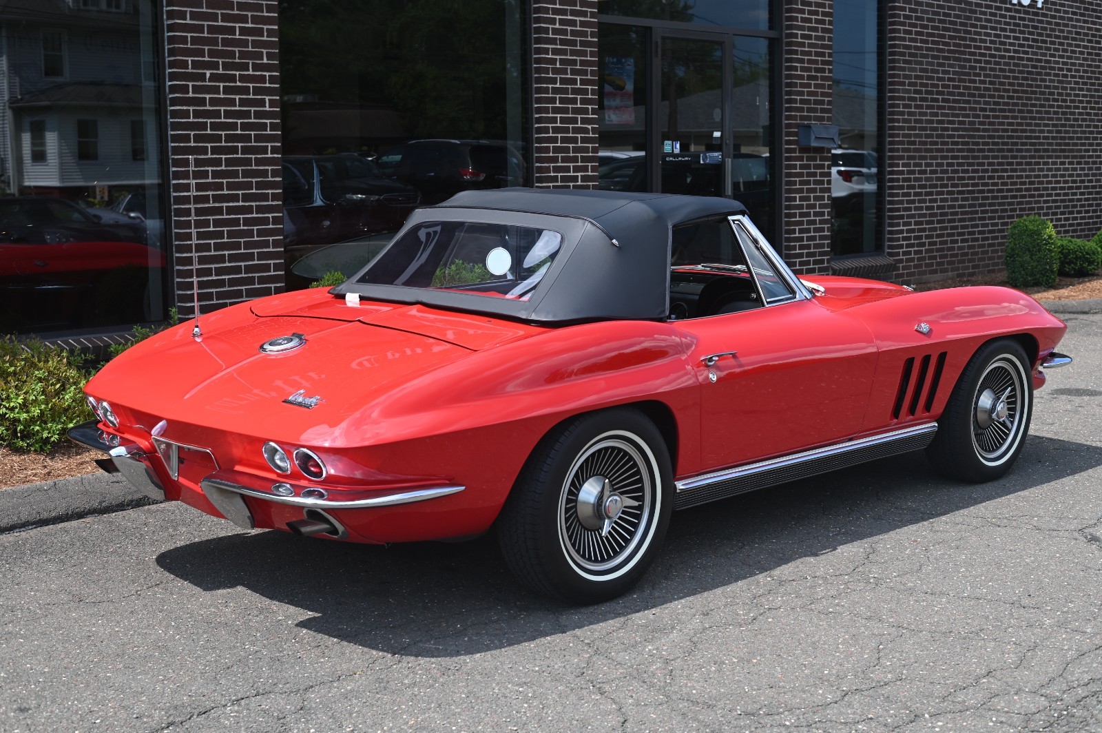 Chevrolet-Corvette-1966-Convertible-3