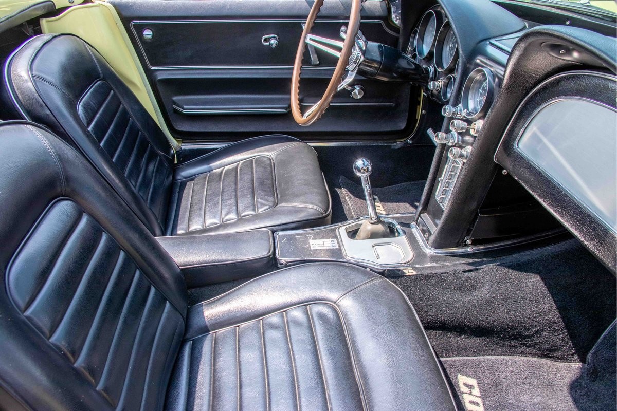 Chevrolet-Corvette-1966-Convertible-31