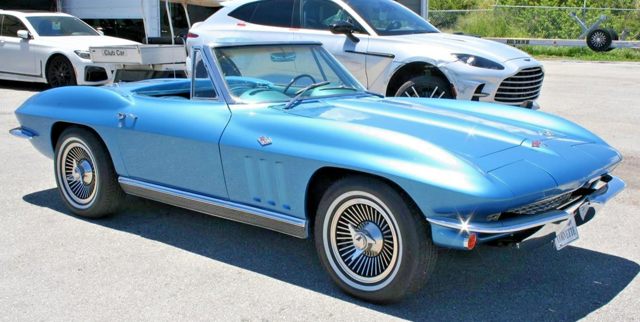 Chevrolet-Corvette-1966-Convertible-5