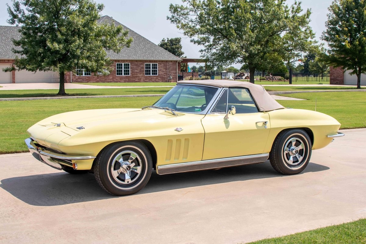 Chevrolet-Corvette-1966-Convertible