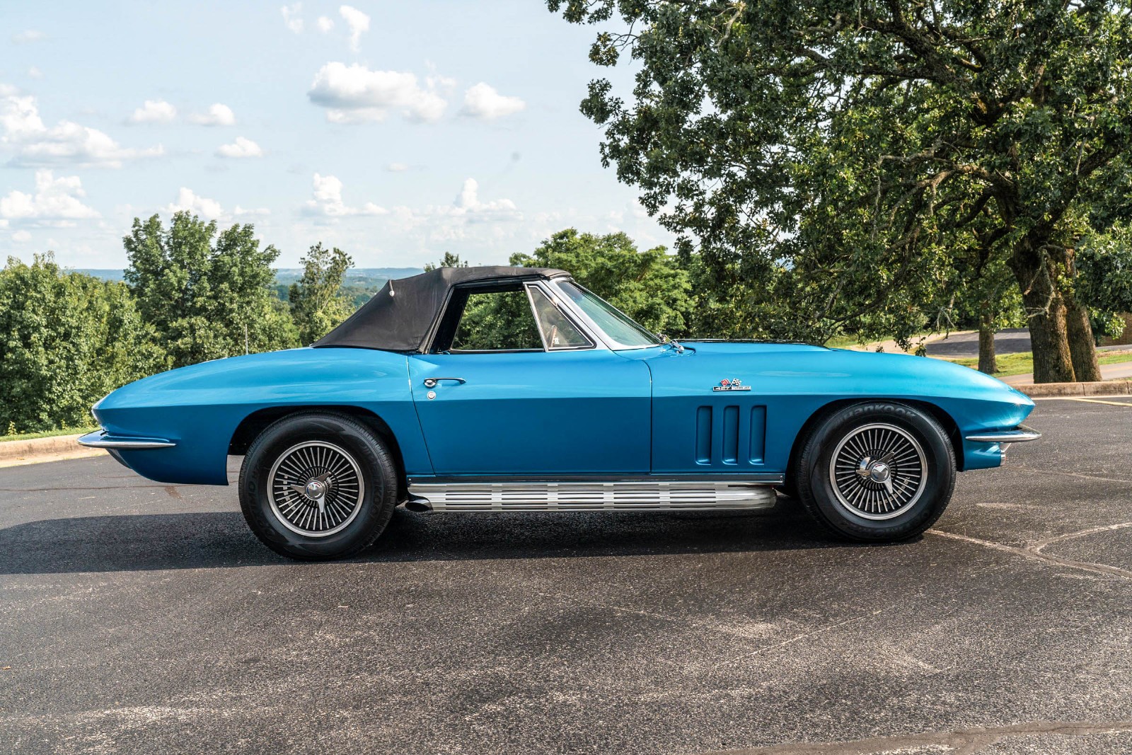 Chevrolet-Corvette-1966-Convertible-6