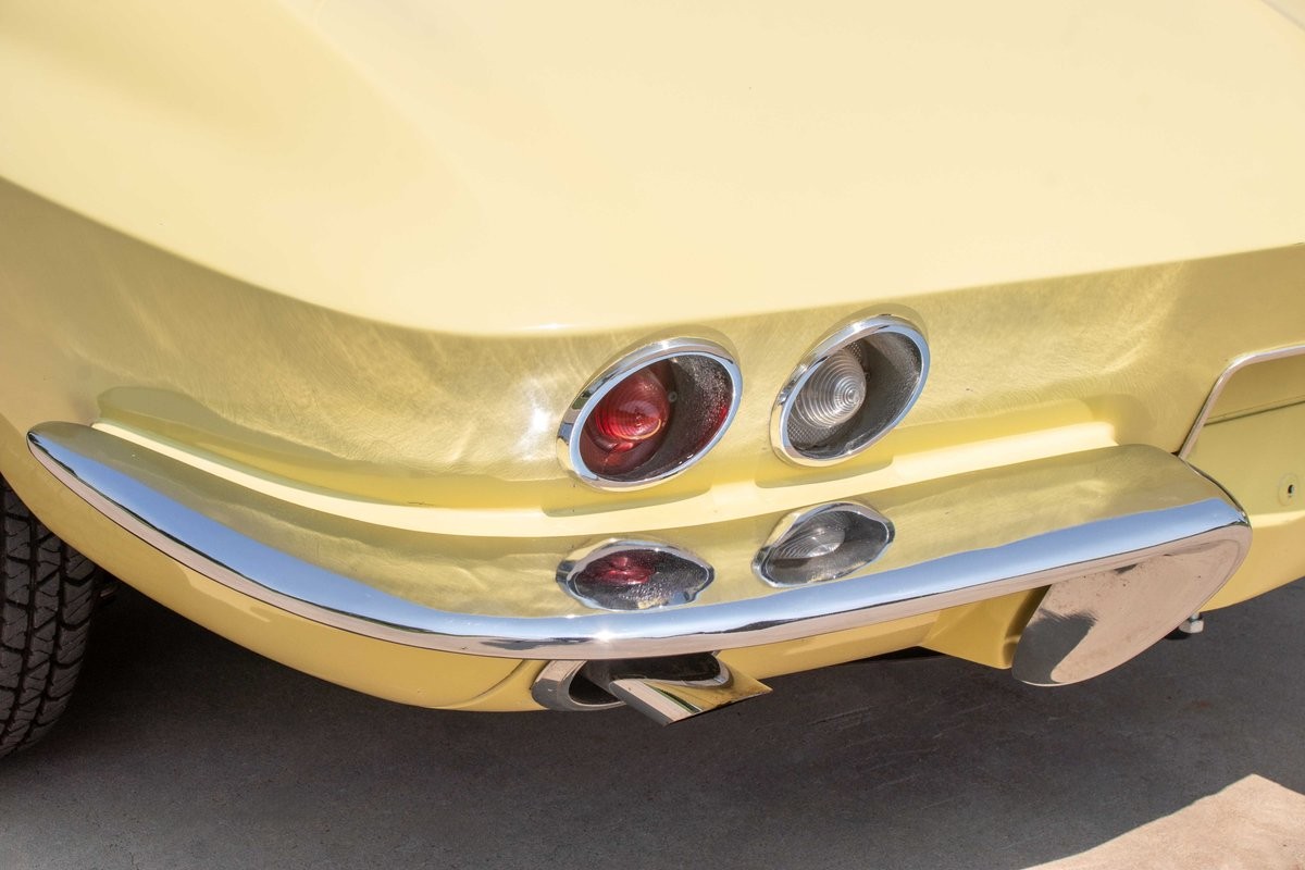 Chevrolet-Corvette-1966-Convertible-7