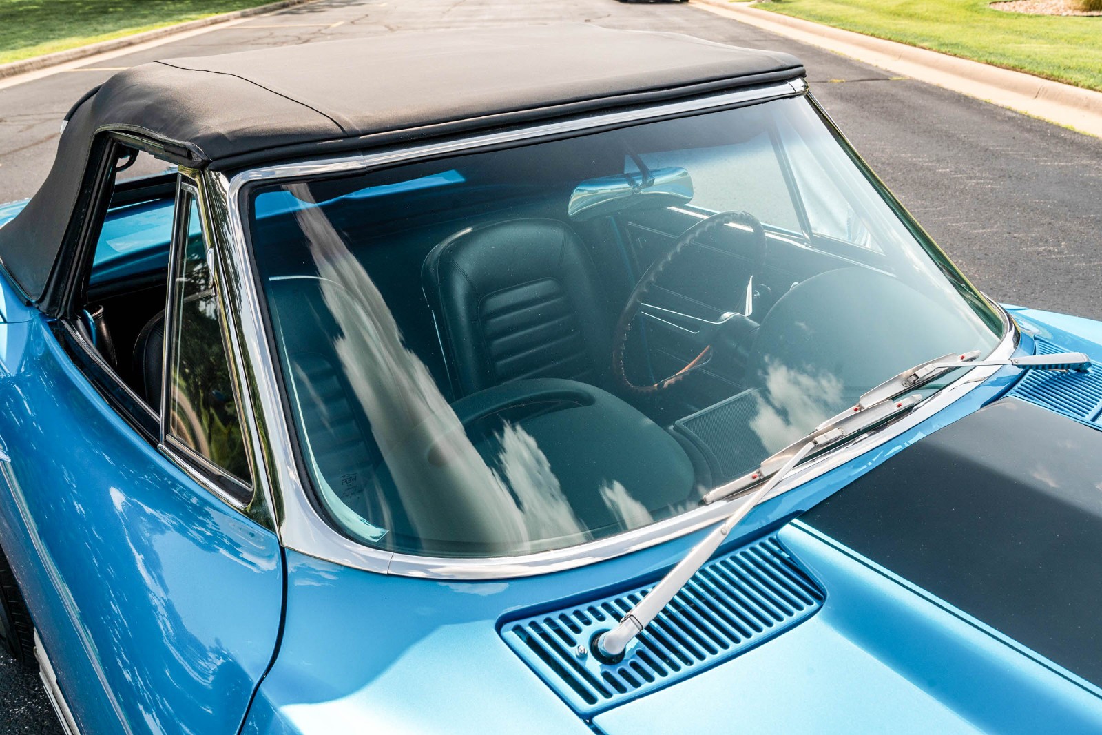 Chevrolet-Corvette-1966-Convertible-8