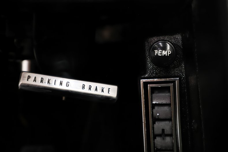 Chevrolet-Corvette-1966-Deep-Ruby-Black-26