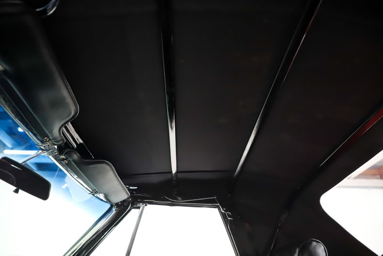 Chevrolet-Corvette-1966-Deep-Ruby-Black-31