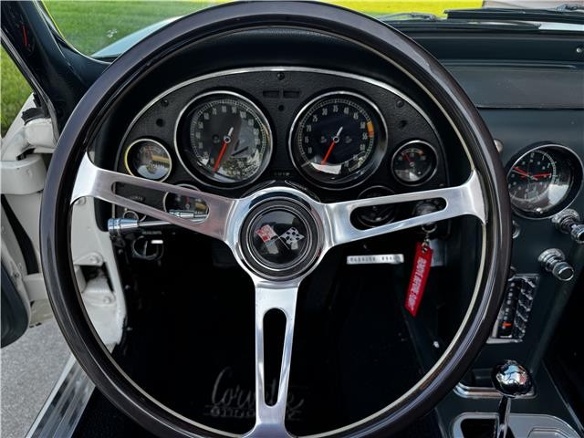 Chevrolet-Corvette-1966-Roasdster-20