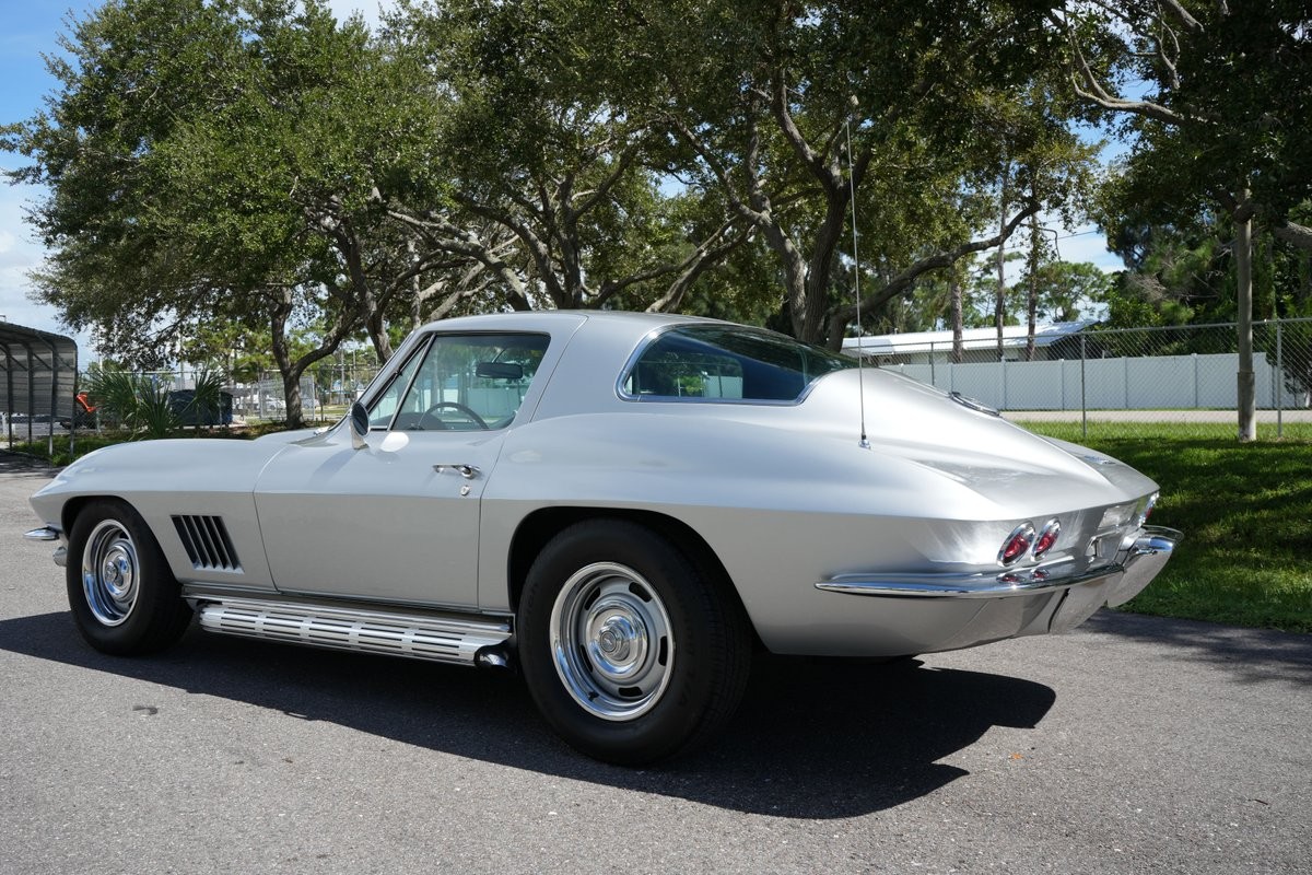 Chevrolet-Corvette-1967-1