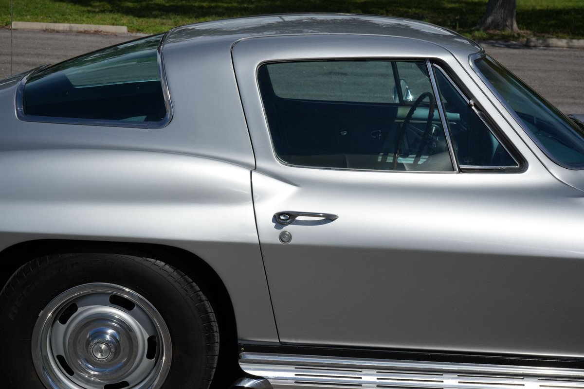 Chevrolet-Corvette-1967-12