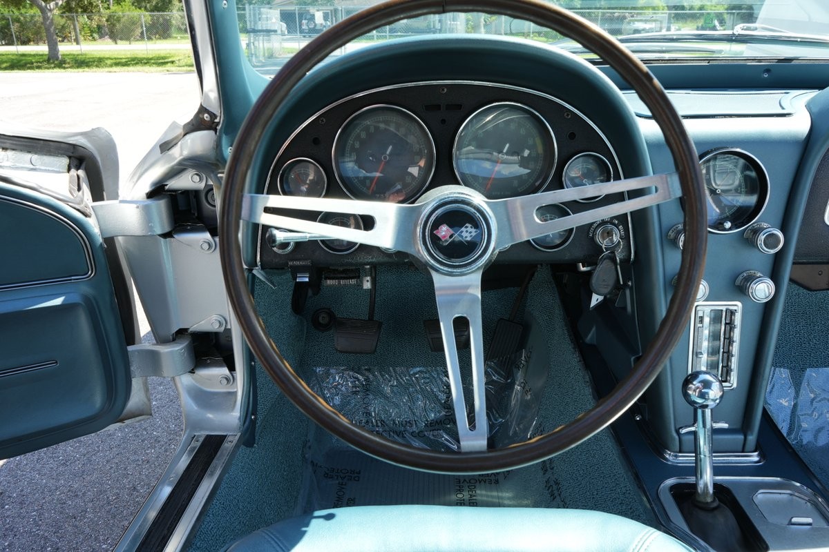 Chevrolet-Corvette-1967-24