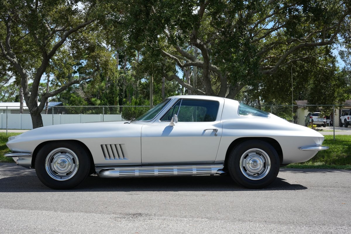 Chevrolet-Corvette-1967-3