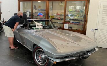 Chevrolet-Corvette-1967-Convertible-1