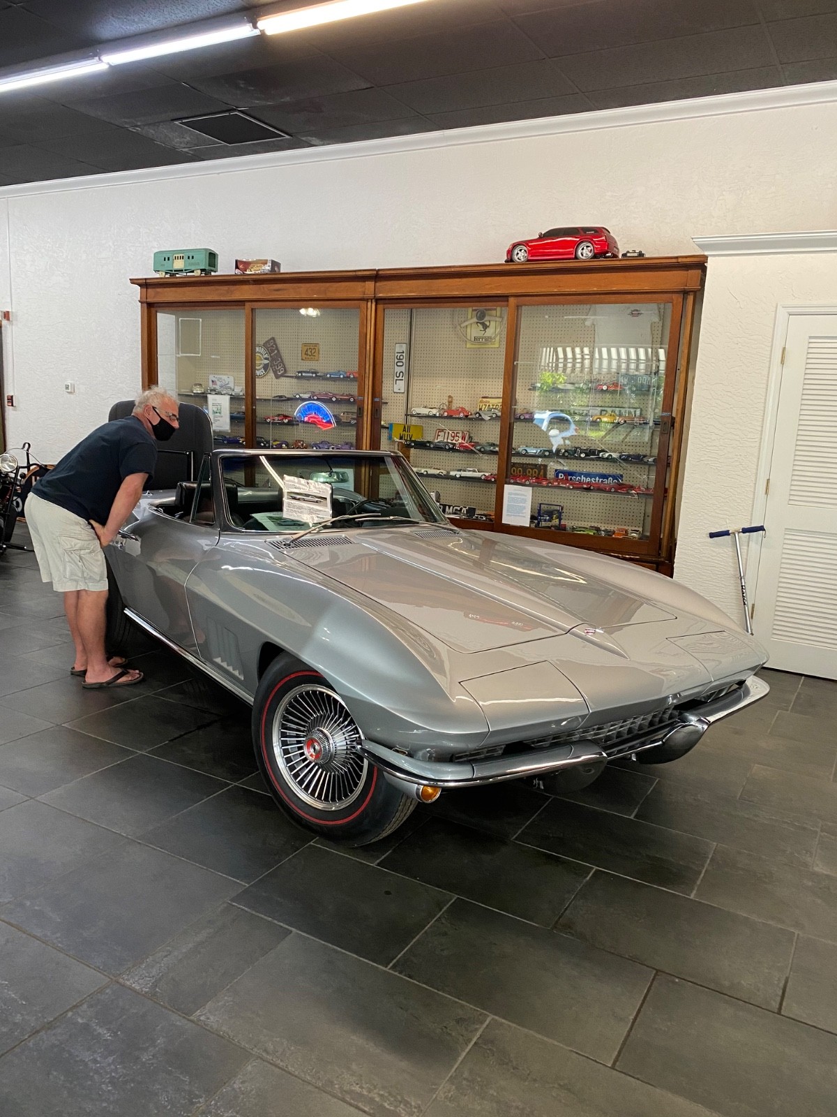 Chevrolet-Corvette-1967-Convertible-1