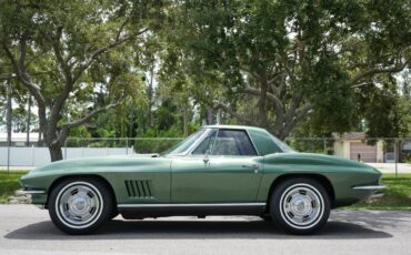 Chevrolet-Corvette-1967-Convertible-10