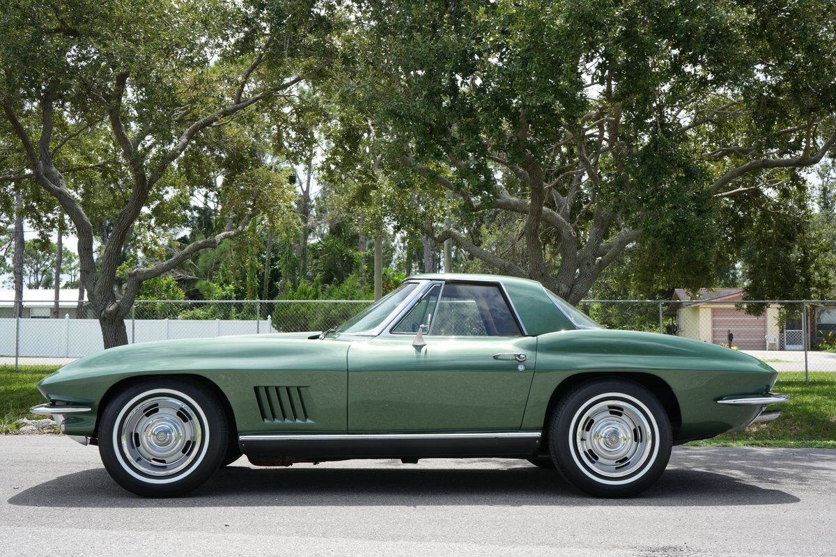 Chevrolet-Corvette-1967-Convertible-10