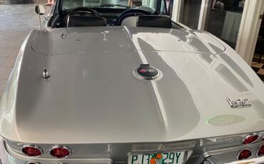 Chevrolet-Corvette-1967-Convertible-2